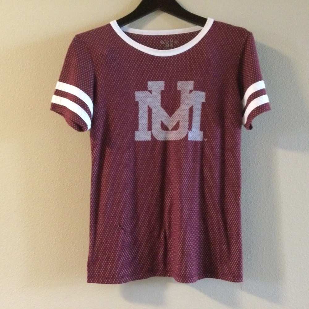 ✔️ University of Montana Top Woman’s size Medium